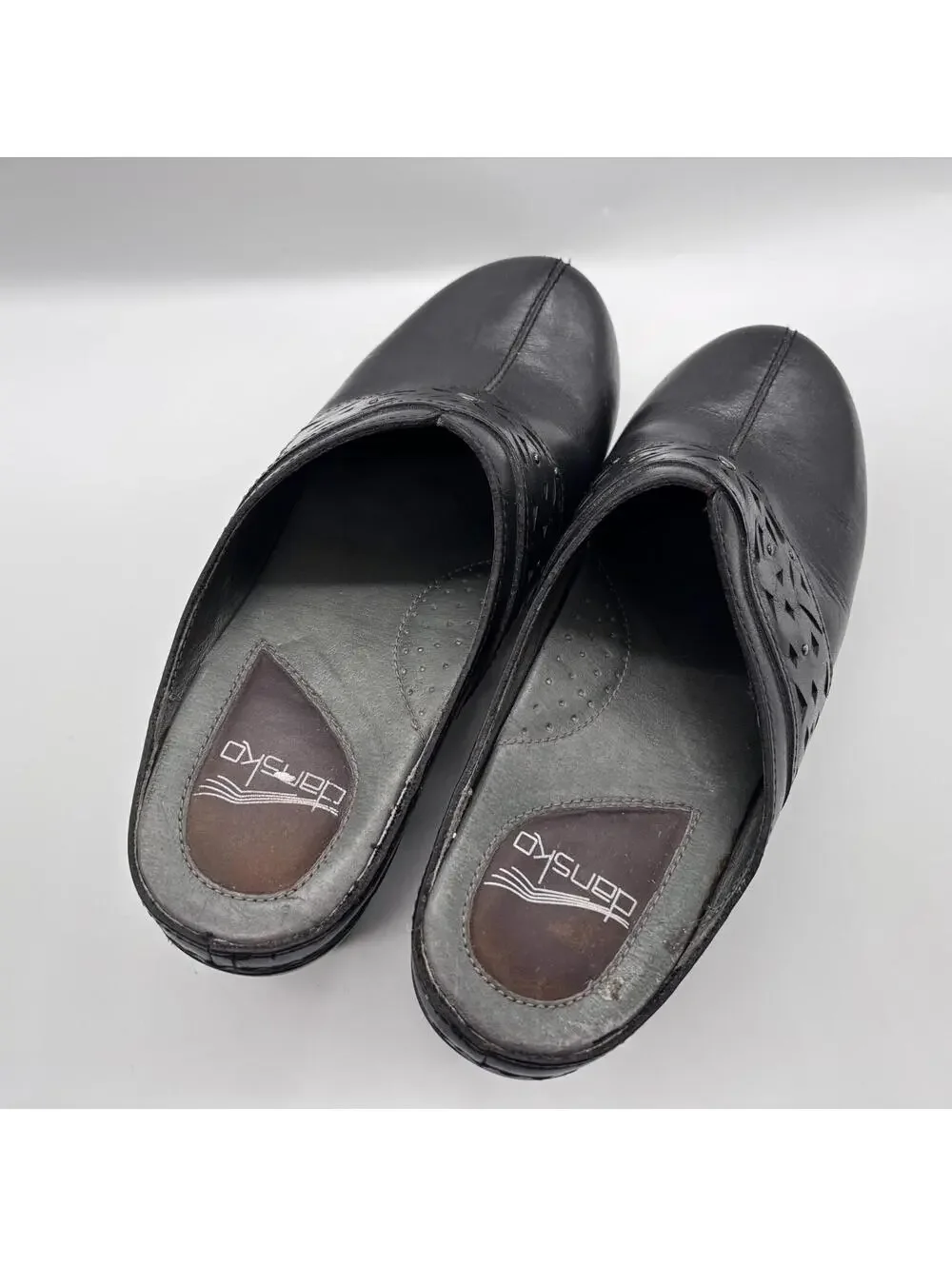 Dansko Shyanne Clogs Floral Laser Cut Details Women's Size 38 Black Slip On 7.5